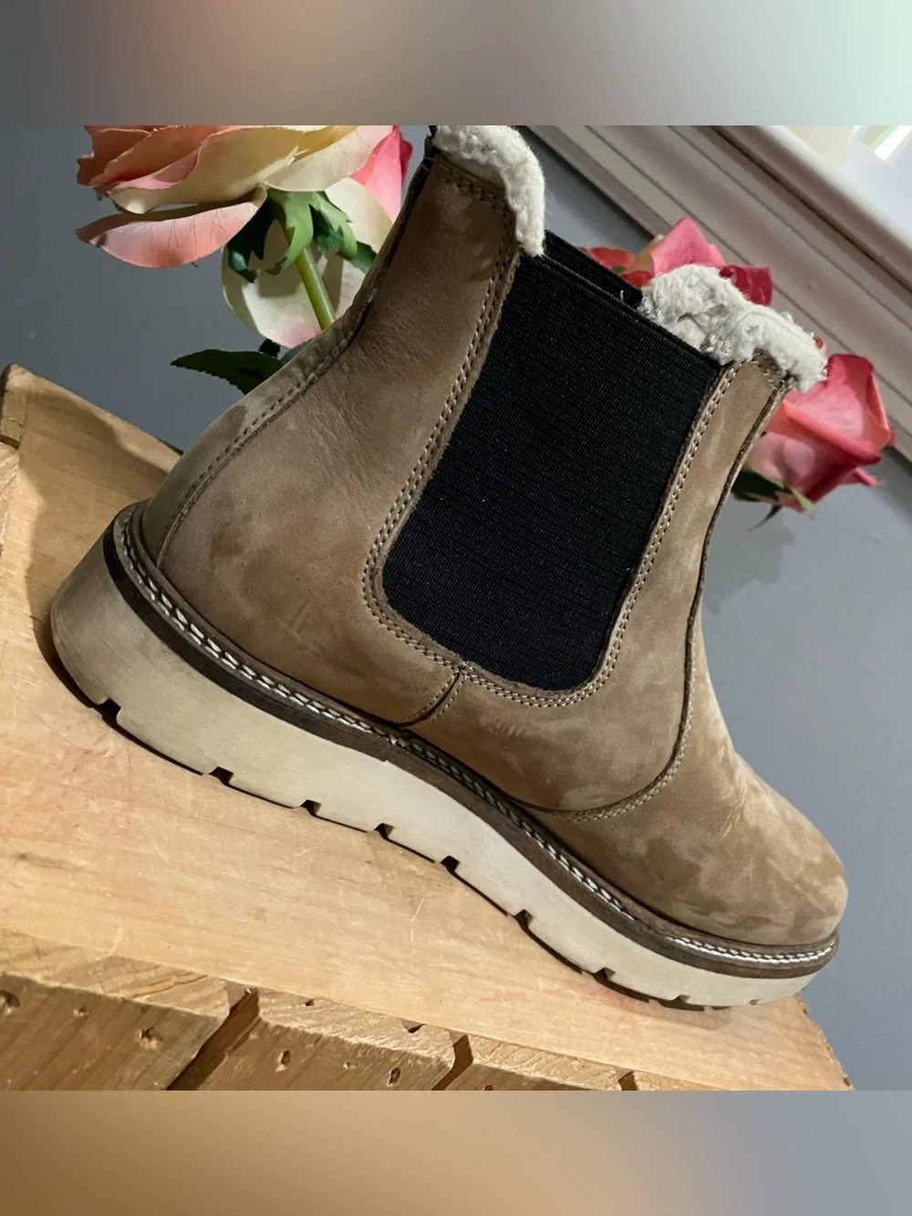 Alpine Design Ortholite woman size 6.5 suede boots